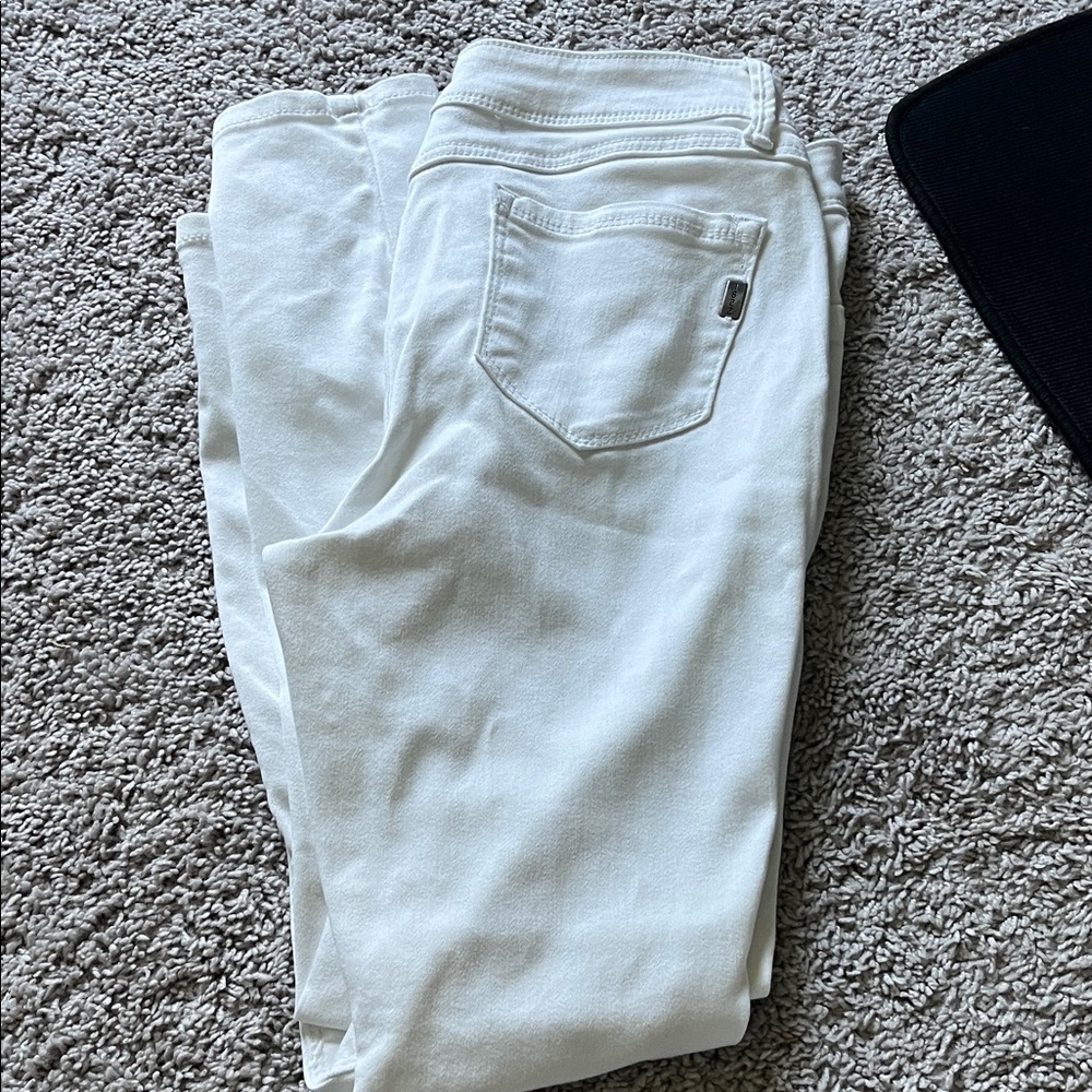 Chic Women's White Skinny Jeans by 1822 Denim